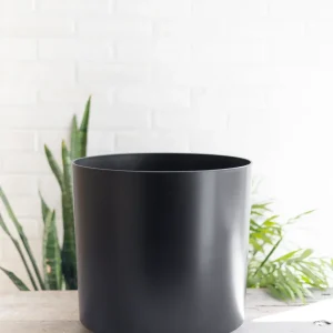 Creta Negro 32 (Porta macetero L)