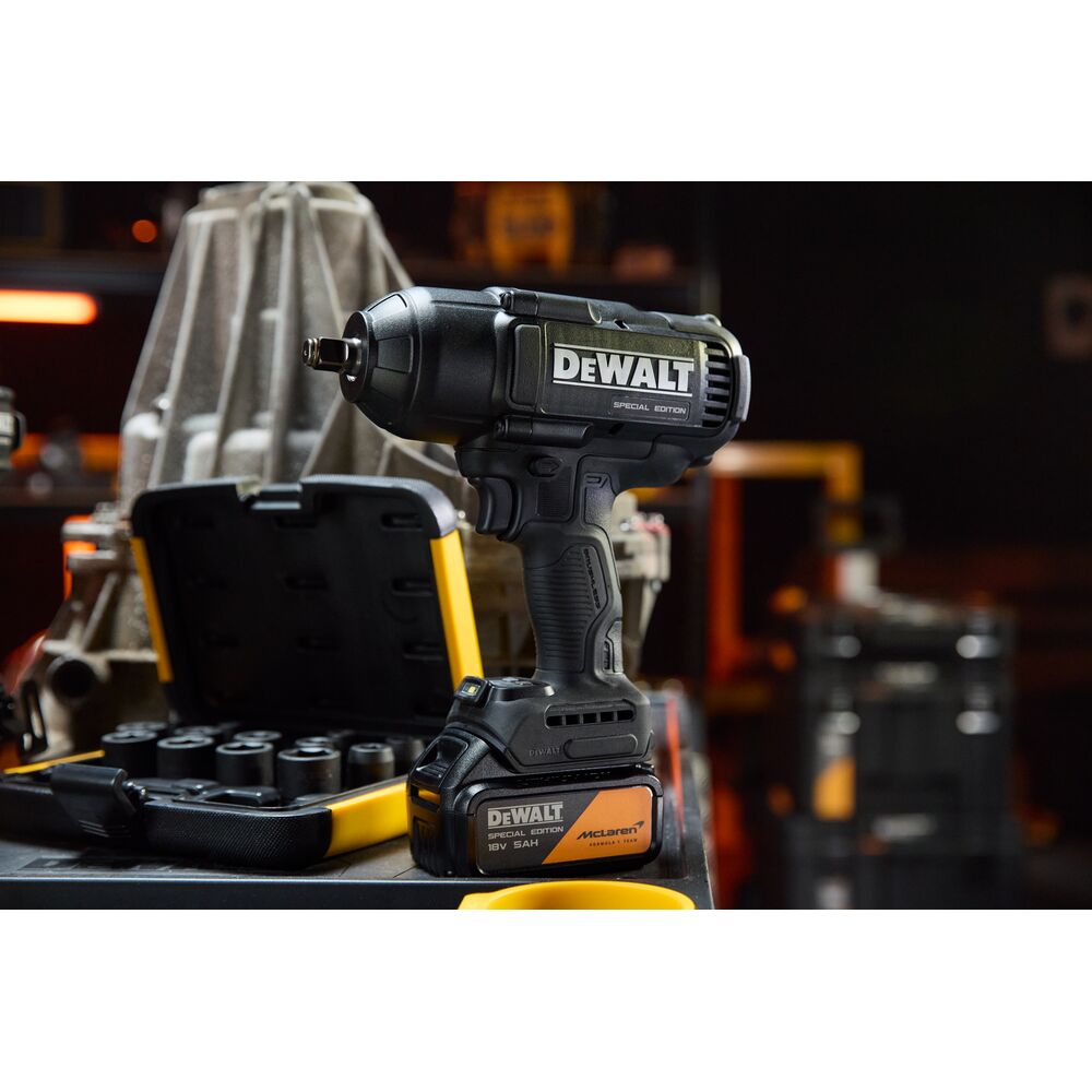 DeWALT DCF99MP2T-QW Llave de Impacto McLaren XR 18V 1/2″ 1.356 Nm 2 x 5,0 Ah - Imagen 4