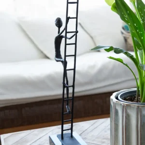 Escultura Hombre en la Escalera 18x10x53